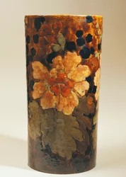Vase mit Blumendekorationen, von Albert Dammouse