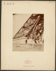 Fundamente, Träger, Arbeiter: Eiffelturm