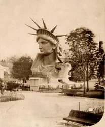 Der Kopf der Freiheitsstatue in Paris ausgestellt, 1883