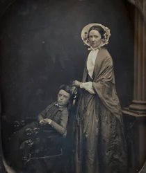 Ohne Titel: Eine Frau mit Haube und Schal, mit ihrem sitzenden Sohn, ca. 1850