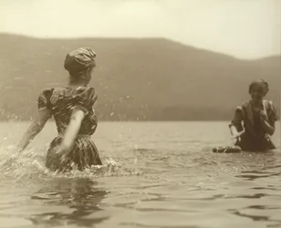 Emmy und Selma, Lake George, 1899