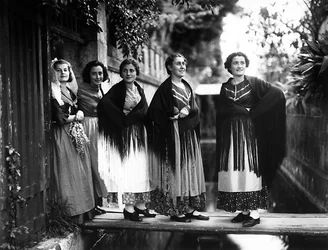 Villa Rosa Maltoni Mussolini: Gruppe von Jugendlichen in traditioneller venezianischer Tracht