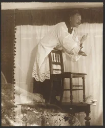 [Selbstporträt von Alphonse Mucha als "Jan Jus" für sein Bild "Meister John Juss predigt in der Bethlehem-Kapelle" (1916) aus dem "Epos der Slawen-Zyklus, Zbiroh, Böhmen"]