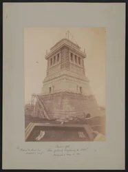 Sockel der "Freiheitsstatue, die die Welt erleuchtet", entworfen von Richard Morris Hunt, während des Baus, 16. Mai 1886