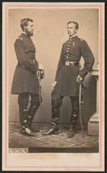 Prinz Philippe von Orléans, Graf von Paris, und sein Bruder Prinz Robert von Orléans, Herzog von Chartres, in Unionsuniformen mit Schwertern, ca. 1861-62 (s/w Foto)