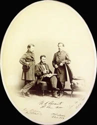 Signierte Fotografie von Ulysses S. Grant und seinen Adjutanten Orville E. Babcock und Adam Badeau in Militäruniform, um 1865