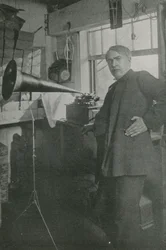 Thomas Edison in seiner Werkstatt