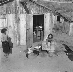 Kinder waschen die Wäsche, Crotone