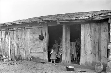 Crotone - Familie mit Kindern in der Landwirtschaftssiedlung
