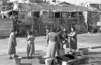 CROTONE, Frauen am Brunnen