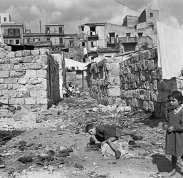 Palermo, Blick auf eine arme Siedlung nach dem Bombenangriff von 1943