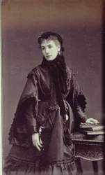 Porträt von Sarah Bernhardt in Stadtkleidung