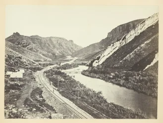 Wilhelminas Pass, Fernsicht auf gezackte Felsen oder Teufelsrutsche, Weber-Schlucht, Utah
