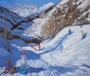 Schatten einer Tanne und Skifahrer, Tignes, 2014