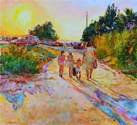 Familien-Spaziergang bei Sonnenuntergang am Strand