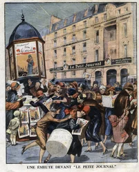 Aufruhr der Frauen am Kiosk bei der Veröffentlichung des neuen Formats der Zeitschrift „La mode“ in Paris. Illustration aus „Le petit journal“ vom 01.11.1925. Private Sammlung