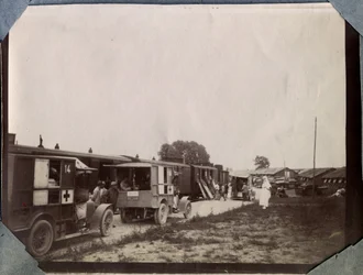 Erster Weltkrieg 1914-1918: Impfung von Soldaten durch Krankenschwestern des Französischen Roten Kreuzes am Bahnhof Saint Gilles (Saint-Gilles) im Ärmelkanal, Niedernormandie, Frankreich. Anonyme Fotografie Juni 1917. Private Sammlung, Stella.