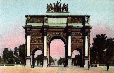 Paris: Blick auf den Arc de Triomphe du Carrousel, realisiert von Pierre Francois Leonard Fontaine (1762-1853) und Charles Percier (1764-1838) im Jahr 1809. Fotografie von 1920 im „Artistic Album“ der Stadt Paris. Private Sammlung.