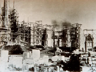 Architektur: Blick auf die Sagrada Familia Kathedrale (Heilige Familie), Barcelona - die Baustelle im Jahr 1899 (s/w Foto)