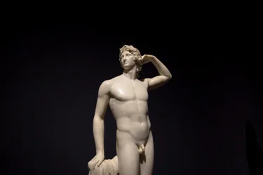 Die antike Skulptur Apollo krönt sich selbst - 1782 - Antonio Canova, 2019