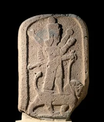 Stele, die die Göttin Ishtar von Arbeles zeigt, die einen Löwen hält. Basaltrelief aus der neuassyrischen Zeit (1000-612 v. Chr.) 8. Jahrhundert v. Chr. Paris, Louvre Museum