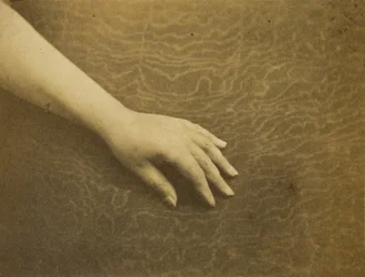 Die Hand von Madame Hugo