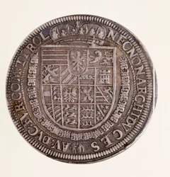 Silbermünze (Taler) aus Tirol: Regierungszeit Kaiser Rudolfs II. (Rodolphe II) (1552-1612). Durchmesser 4 cm, Neapel, Archäologisches Nationalmuseum