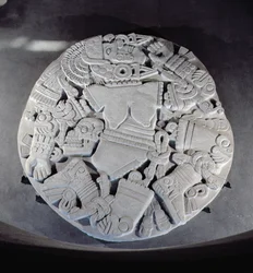 Relief mit der Zerstückelung der Mondgöttin Coyolxauhqui, gefunden am Fuß der Zwillingspyramide in Tenochtitlan, späte postklassische Periode (1300-1521)