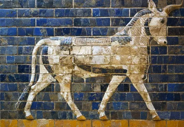 Ein Stier, Detail von glasierten Ziegelfliesen mit Darstellungen mythologischer Tiere, die während der Herrschaft Nebukadnezars II. (604-562 v. Chr.) die Prozessionsstraße zum Ischtar-Tor in Babylon schmückten. Babylonische Zivilisation, 7.-6. Jahrhundert