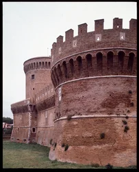Mittelalterliche Kunst: Ansicht der Burg von Papst Julius II. (Giulio), realisiert von Architekt Baccio Pontelli, Gregoriopoli