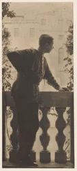 Selbstporträt / Adolf de Meyer auf dem Balkon des Palazzo Balbi-Valier, Venedig, Italien