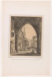 Stadtansicht von unter einem Tor