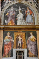 Heilige Apollonia und Heilige Lucia, oben Ippolita Sforza umgeben von Heiligen und Nonnen, Fresko von Bernardino Luini in der Kirche von Sankt Mauritius im Maggiore-Kloster, Mailand, Lombardei, Italien