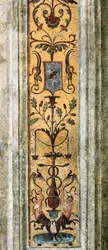 Detail eines Pilasters mit grotesken Figuren