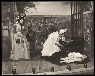 Eine Szene aus einer Amateuraufführung eines Stücks mit dem Titel Angelina, die verwaiste Erbin, präsentiert am Barnard College, New York