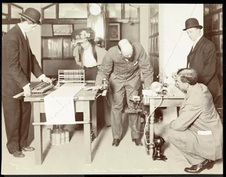 Ausstellung des Simen-Automatischen Signalsystems im Museum für Sicherheitsgeräte des American Institute of Social Service, New York, 1908