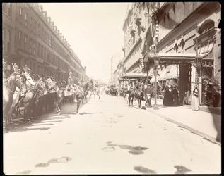 Das Personal des Gouverneurs wartet auf die Ankunft von Li Hung Chang im Waldorf Astoria Hotel, New York, 1896