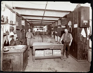 Der Weinkeller des Hotel Manhattan, 1902