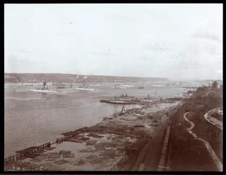 Ansicht von US-Kriegsschiffen im Hudson River während des Besuchs von Prinz Louis von Battenberg, 1905