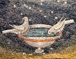 Tauben trinken am Brunnen. Detail eines Mosaiks. Ca. 425. Mausoleum der Galla Placidia (390-450), römische Kaiserin. Ravenna, Italien