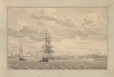 Kopenhagen vom Außenhafen aus gesehen mit einer vor Anker liegenden Brigg und einer segelnden Schaluppe