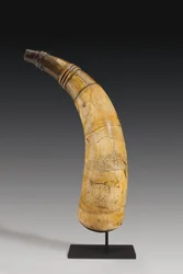 Pulverhorn, graviert mit einer Karte des St. Lawrence River im Gebiet von Quebec, ca. 1759