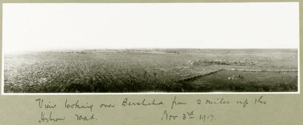 Blick über Beerscheba von zwei Meilen die Hebronstraße hinauf, 3. November 1917