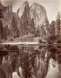 Spiegelansicht der Cathedral Rocks, Yosemite, ca. 1872, gedruckt ca. 1876