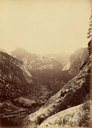 [Die Kuppeln vom Fuß des oberen Yosemite]