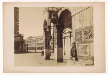Der Markusplatz von der Porta della Carta aus gesehen. Venedig.