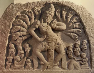 Tanzender sechzehnarmiger Shiva