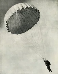 Flieger mit Fallschirm während des Zweiten Weltkriegs, 1941