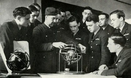RAF-Personal lernt Navigation während des Zweiten Weltkriegs, 1941