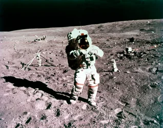 Astronaut John Young auf der Mondoberfläche, Apollo 16 Mission, 21. April 1972